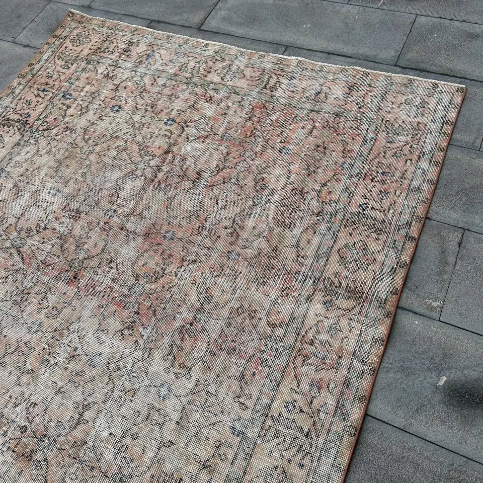 XL Vintage Turkish Accent Area Rug 5.5 x 9.4 ft