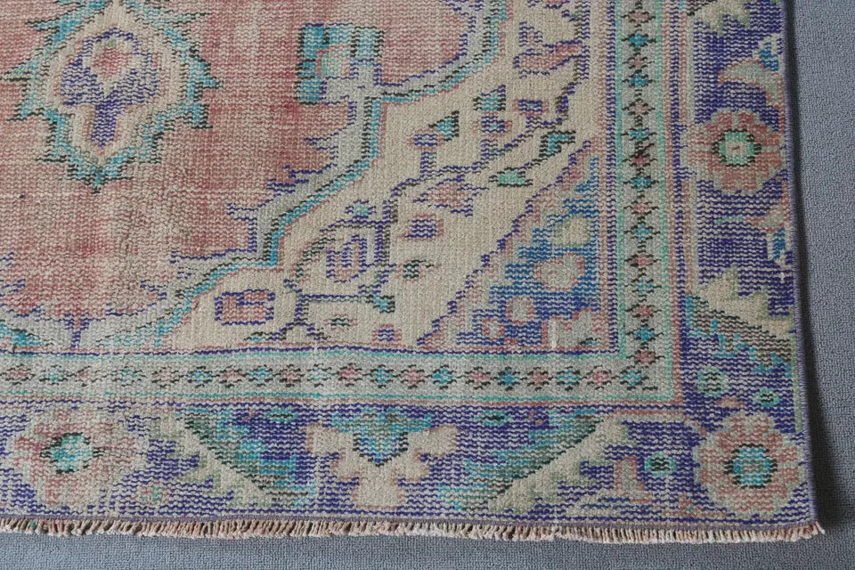 Vintage Turkish Accent Area rug 5 x 8.3 ft