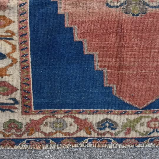 Vintage Turkish accent area rug 3.4 x 5.6 ft