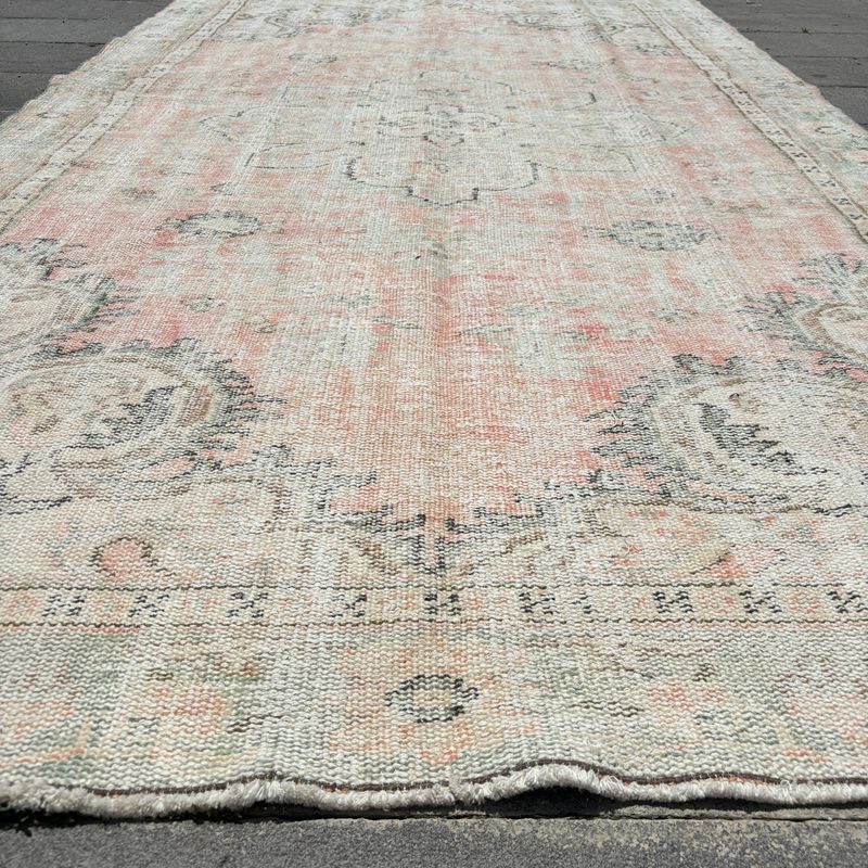 XL Vintage Turkish Accent Area rug 5.4 x 9.5 ft