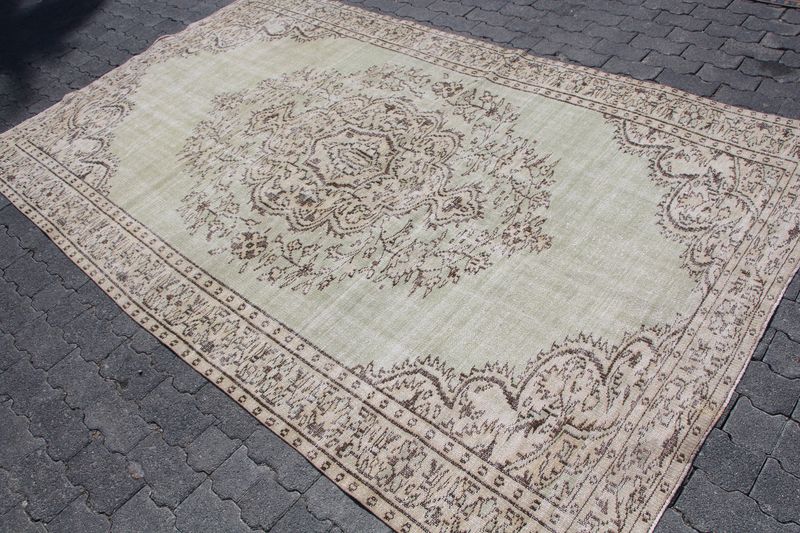 XL Vintage Turkish Accent Area Rug 5.8 x 9.2 ft