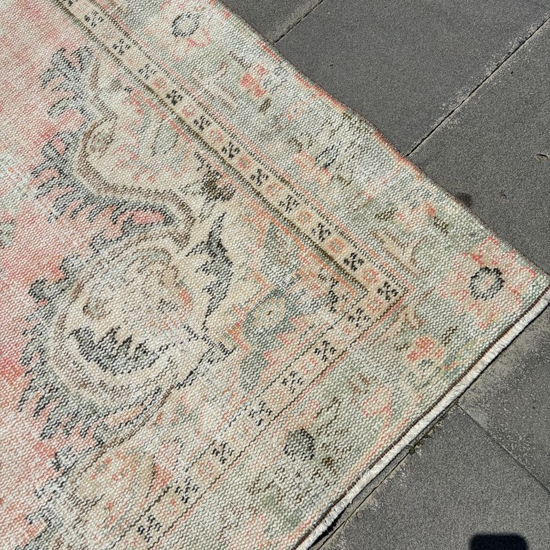 XL Vintage Turkish Accent Area rug 5.4 x 9.5 ft