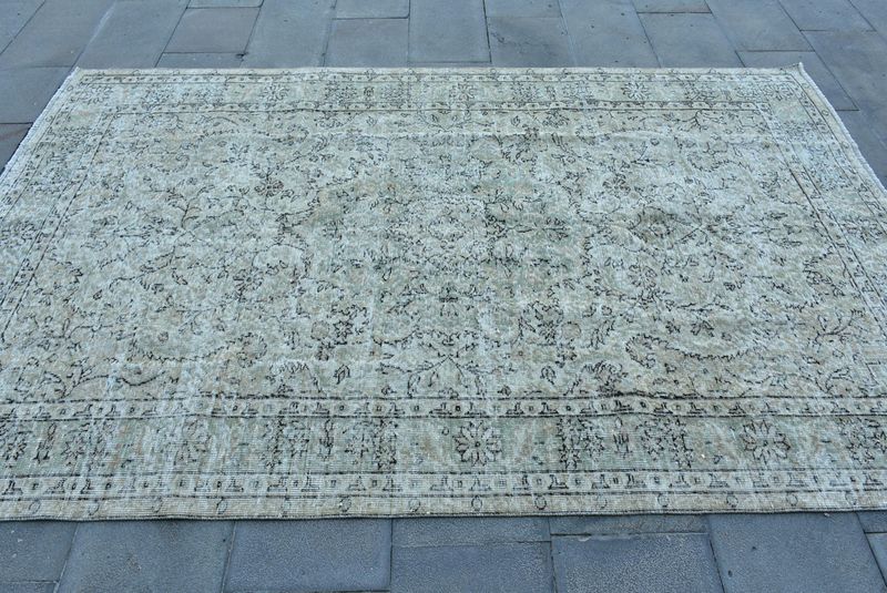 XL Vintage Turkish Accent Area rug 5.5 x 8.4 ft