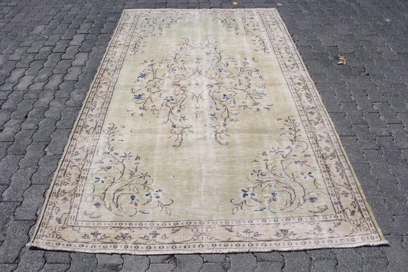 Vintage Turkish Accent Area rug 5 x 8.3 ft