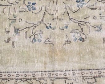 Vintage Turkish Accent Area rug 5 x 8.3 ft