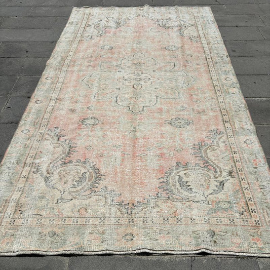 XL Vintage Turkish Accent Area rug 5.4 x 9.5 ft