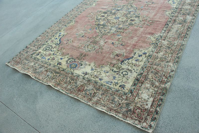 XL Vintage Turkish Accent Area Rug 7 x 9.4 ft