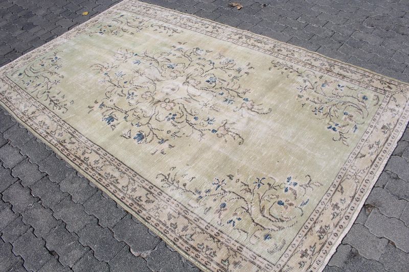 Vintage Turkish Accent Area rug 5 x 8.3 ft