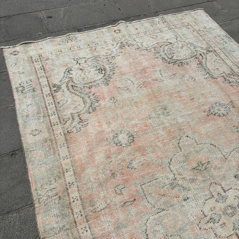 XL Vintage Turkish Accent Area rug 5.4 x 9.5 ft