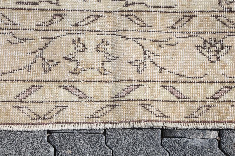 XL Vintage Turkish Accent Area Rug 5.2 x 8.9 ft