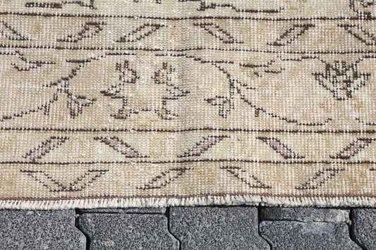 XL Vintage Turkish Accent Area Rug 5.2 x 8.9 ft