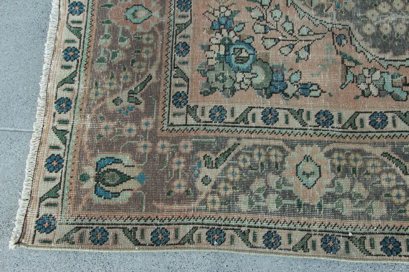 XL Vintage Turkish Accent Area Rug 6.4 x 9.7 ft