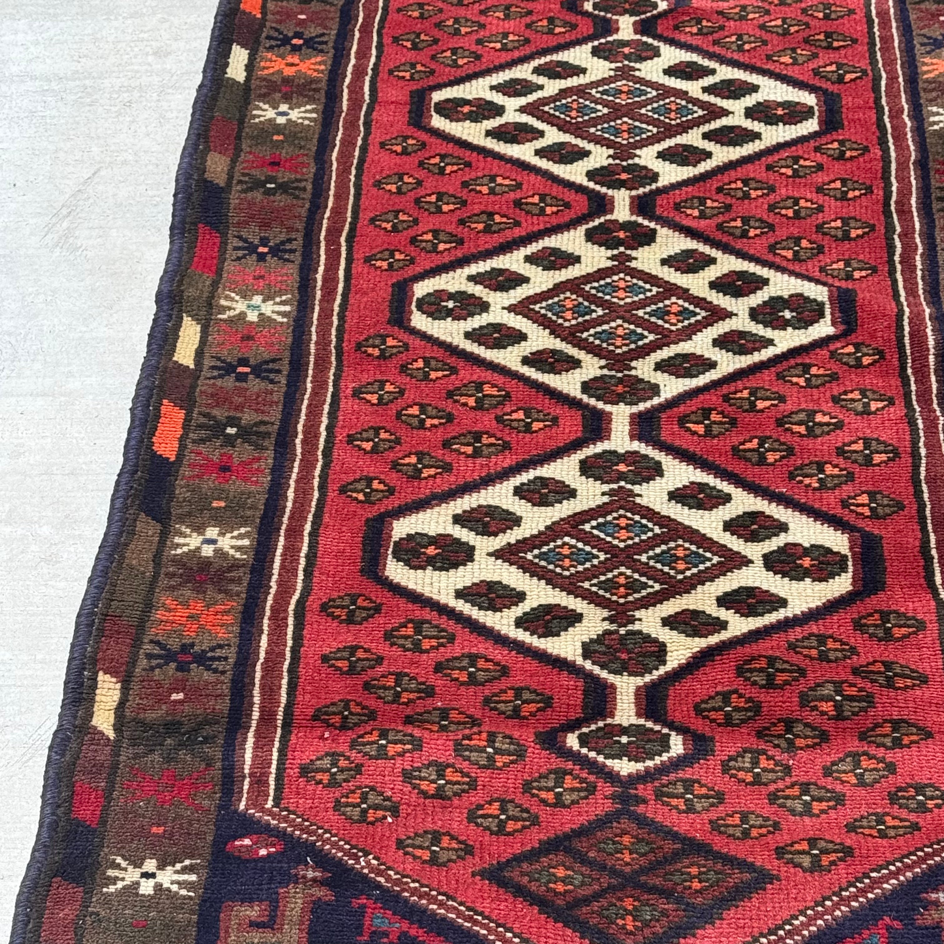 Vintage Persian Accent Area Rug 2.5 x 4.7 ft