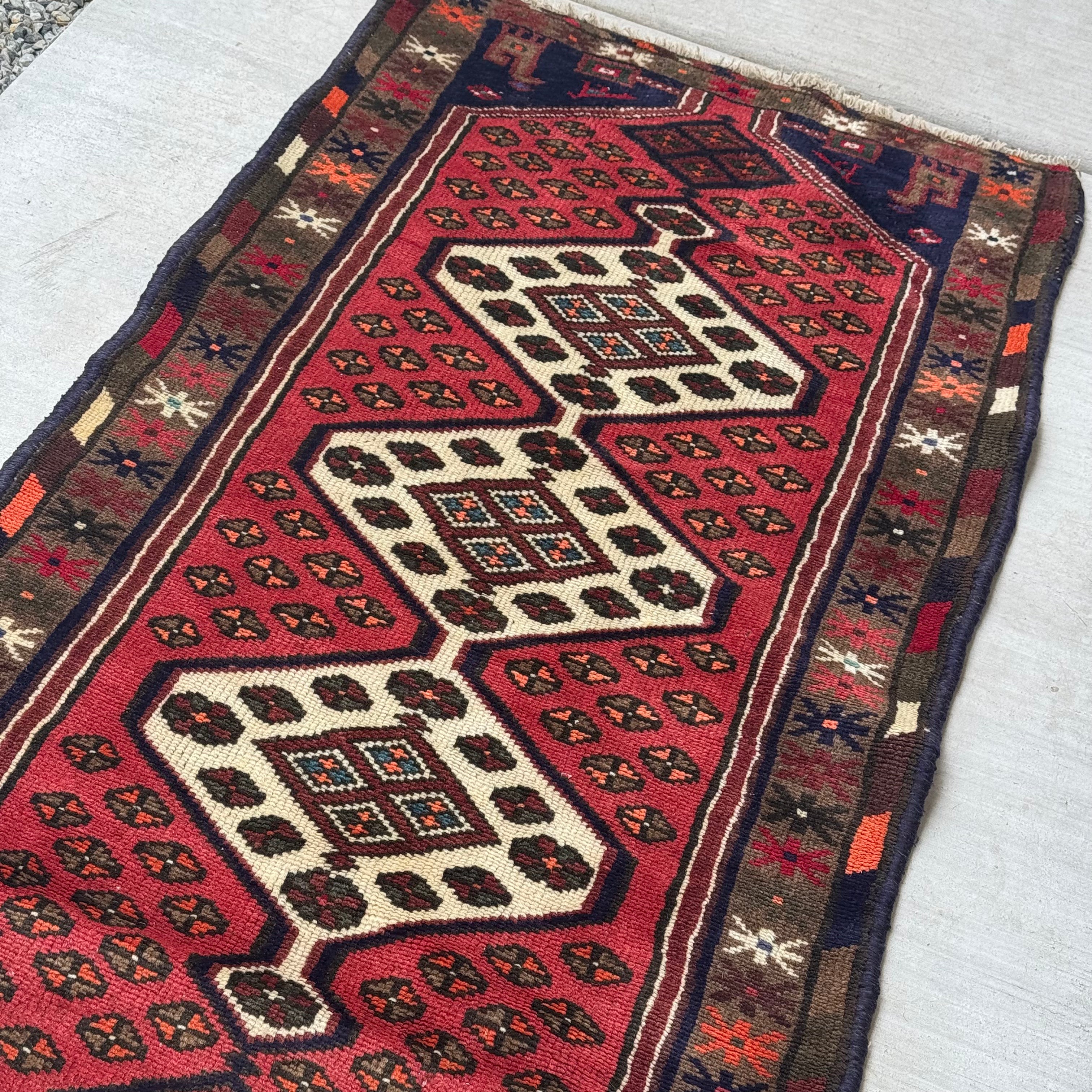 Vintage Persian Accent Area Rug 2.5 x 4.7 ft