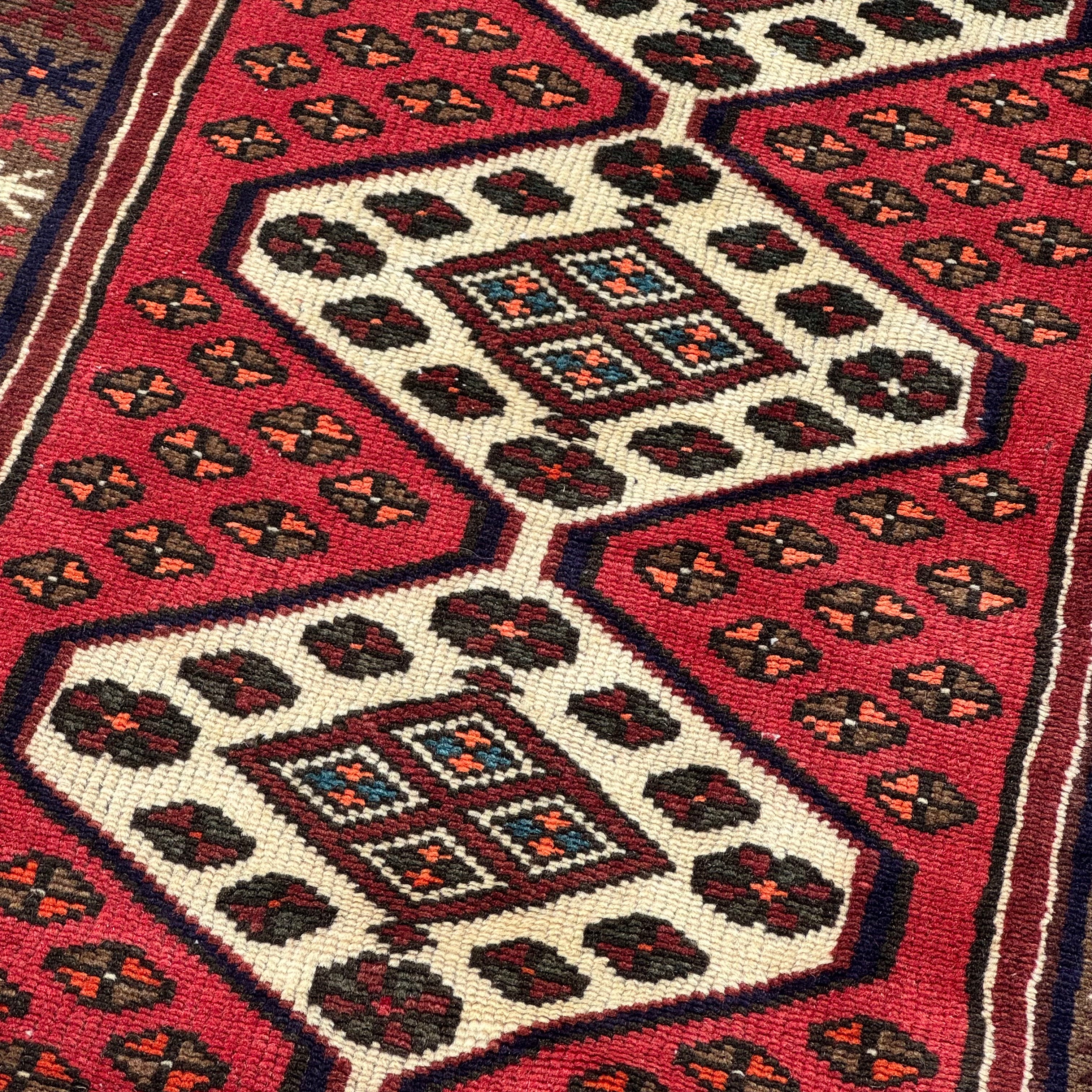 Vintage Persian Accent Area Rug 2.5 x 4.7 ft