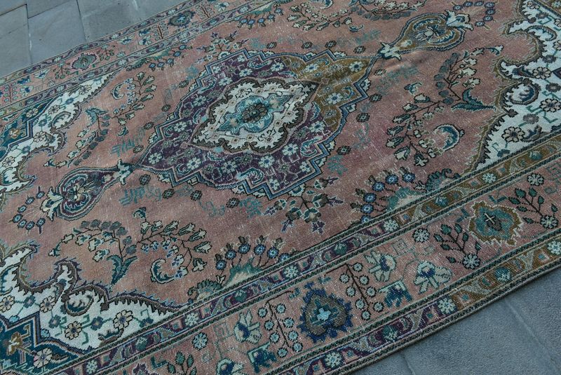 XL Vintage Turkish Accent Area Rug 6.6 x 10 ft