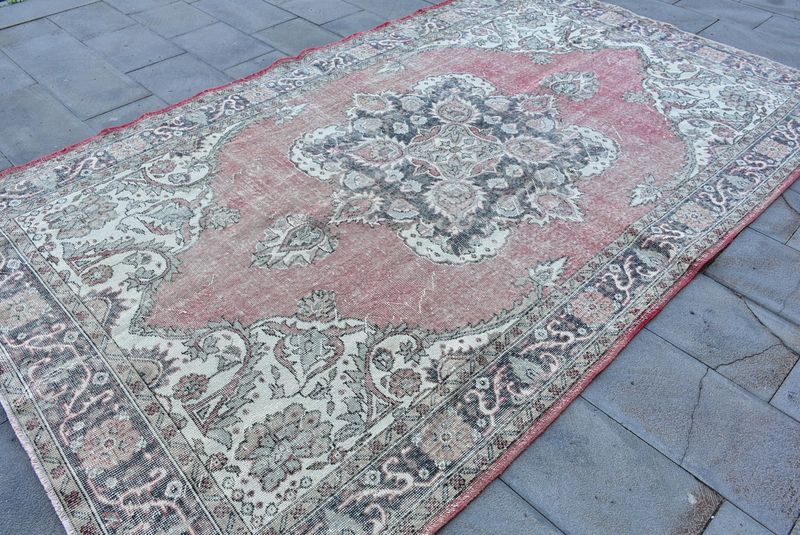 XL Vintage Turkish Accent Area Rug 6.2 x 10.4 ft