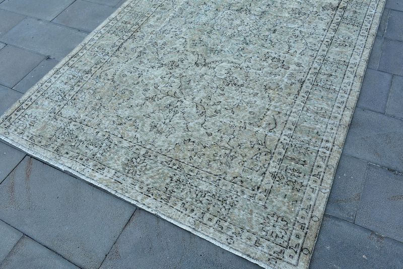 XL Vintage Turkish Accent Area rug 5.5 x 8.4 ft