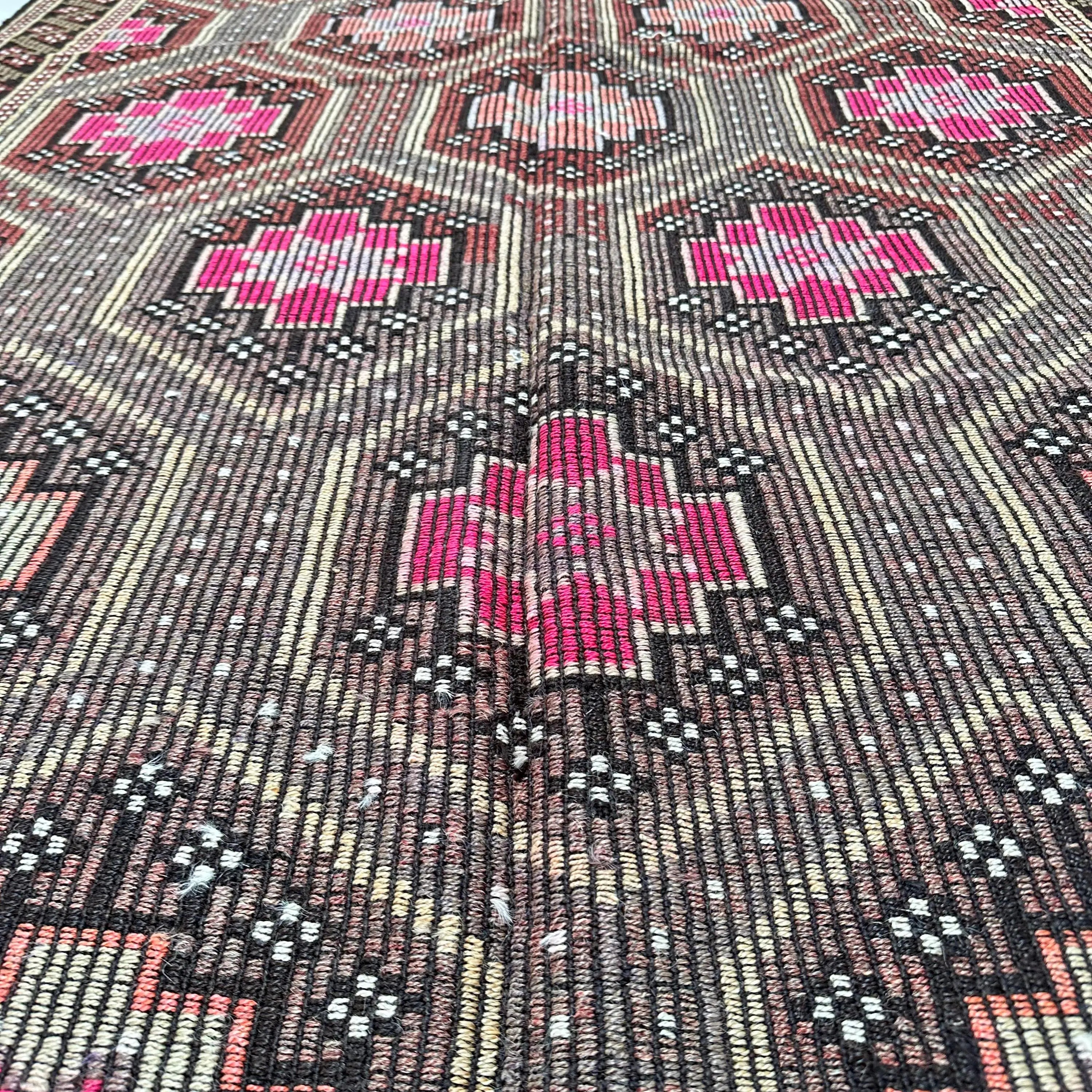 XL Vintage Turkish Accent Area rug 5 x 9.4 ft