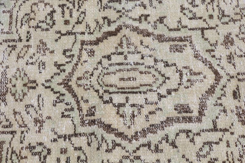 XL Vintage Turkish Accent Area Rug 5.8 x 9.2 ft
