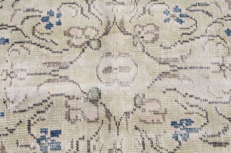 Vintage Turkish Accent Area rug 5 x 8.3 ft