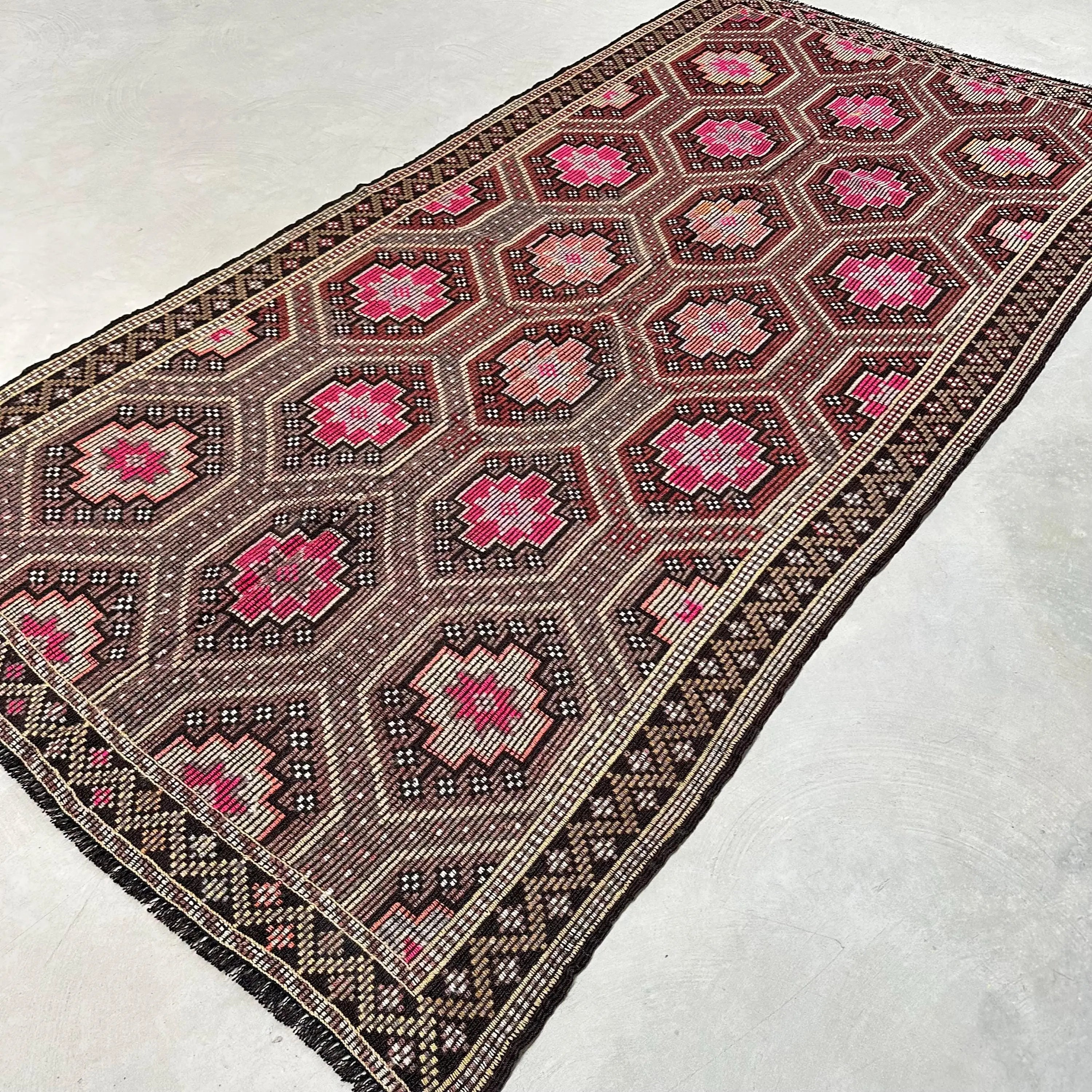 XL Vintage Turkish Accent Area rug 5 x 9.4 ft