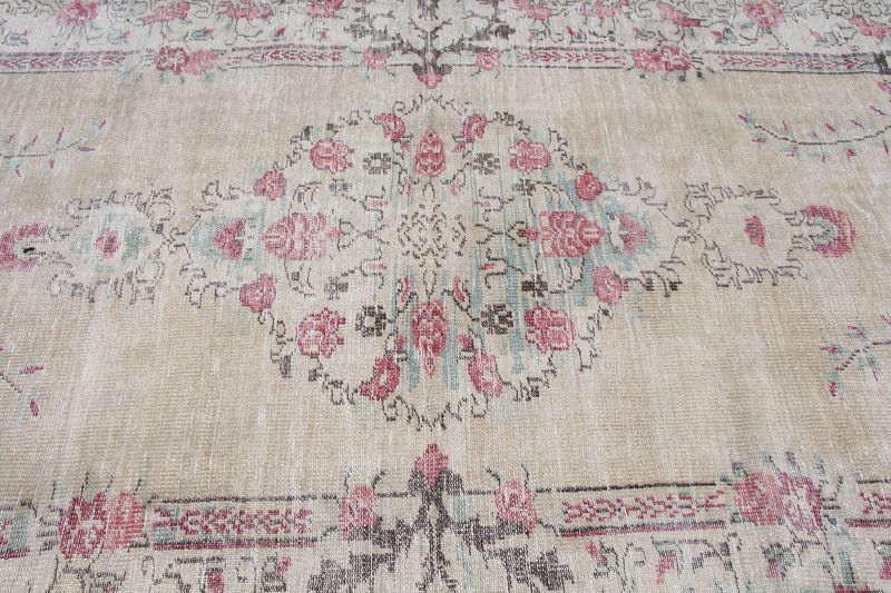 XL Vintage Turkish Accent Area Rug 5.4 x 9.3 ft