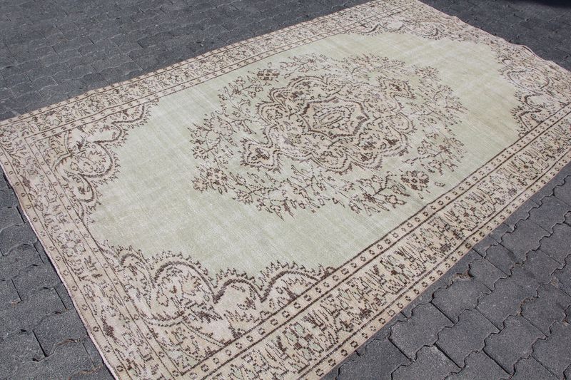 XL Vintage Turkish Accent Area Rug 5.8 x 9.2 ft