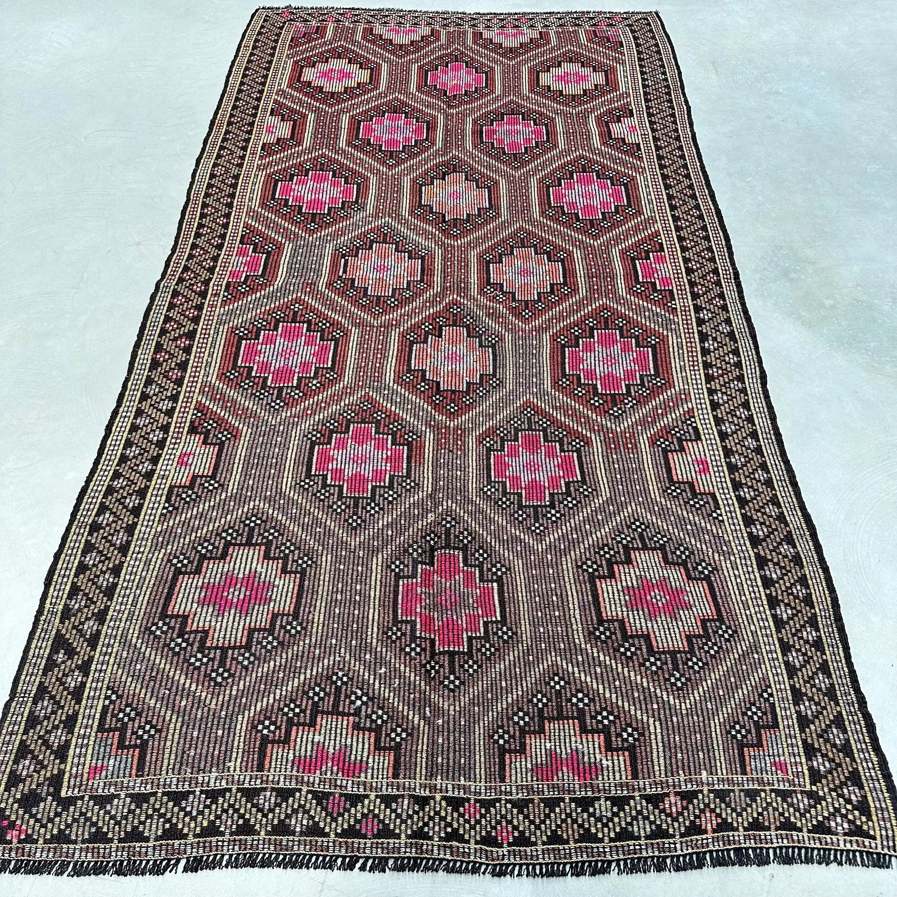 XL Vintage Turkish Accent Area rug 5 x 9.4 ft