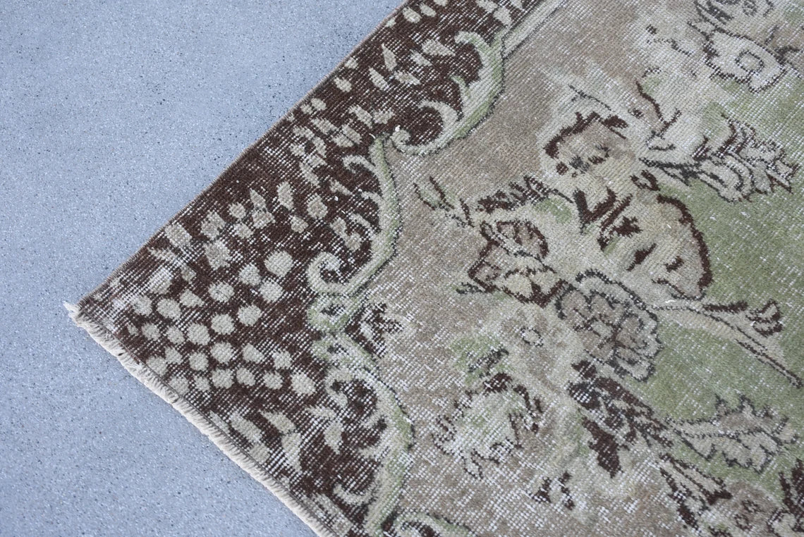 XL Vintage Turkish Accent Area Rug 6.1 x 9.1 ft