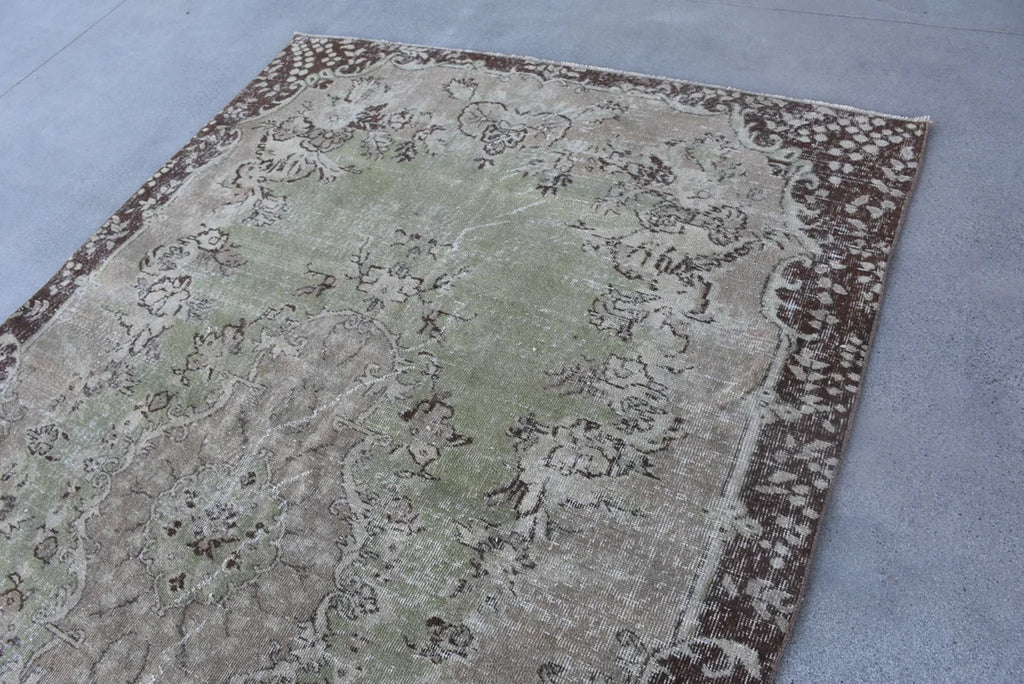 XL Vintage Turkish Accent Area Rug 6.1 x 9.1 ft
