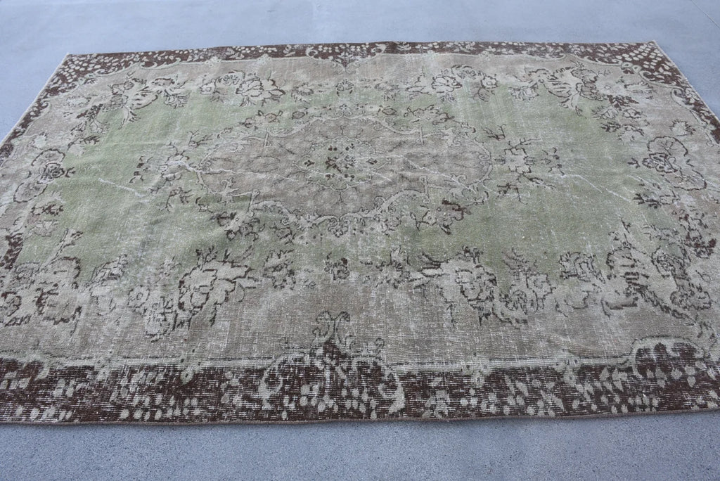 XL Vintage Turkish Accent Area Rug 6.1 x 9.1 ft
