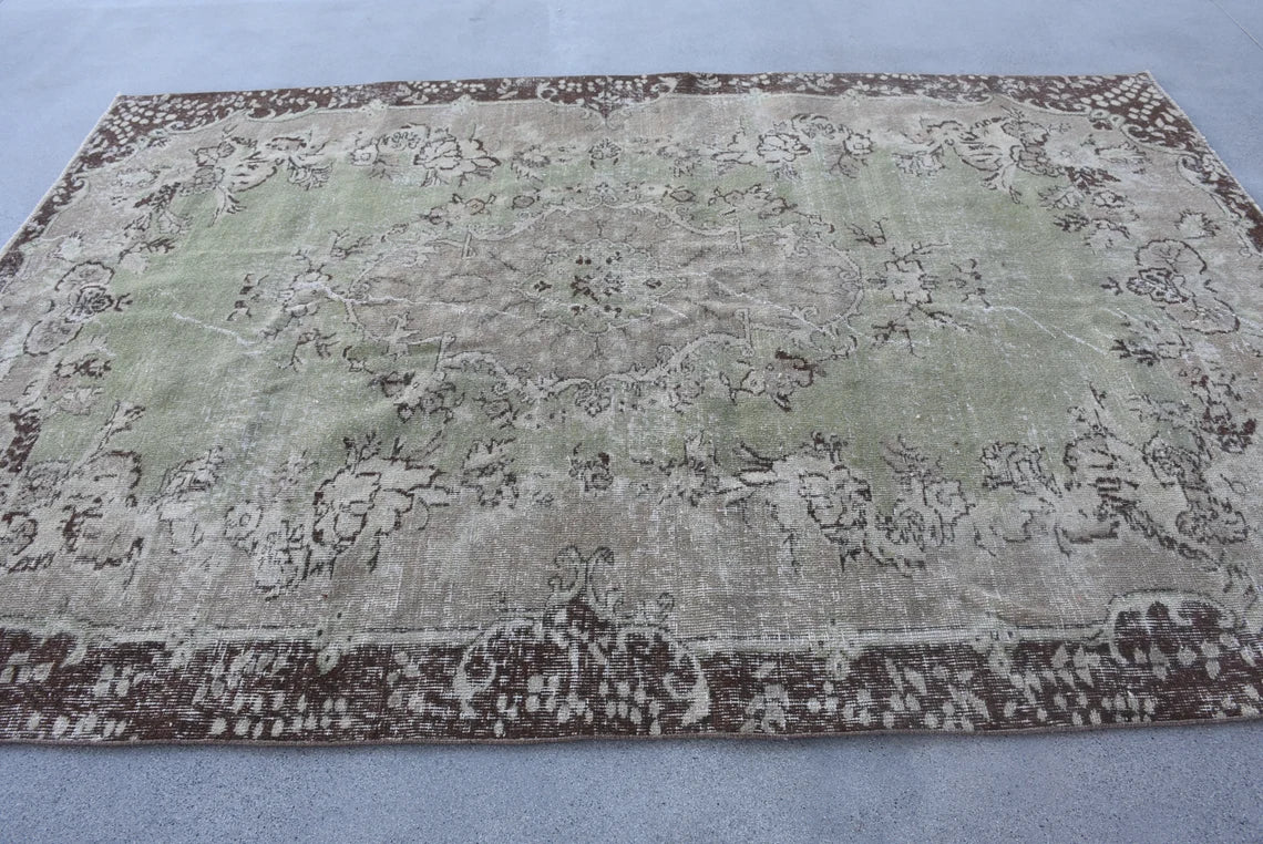 XL Vintage Turkish Accent Area Rug 6.1 x 9.1 ft