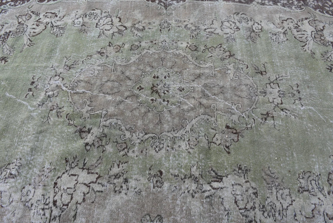 XL Vintage Turkish Accent Area Rug 6.1 x 9.1 ft