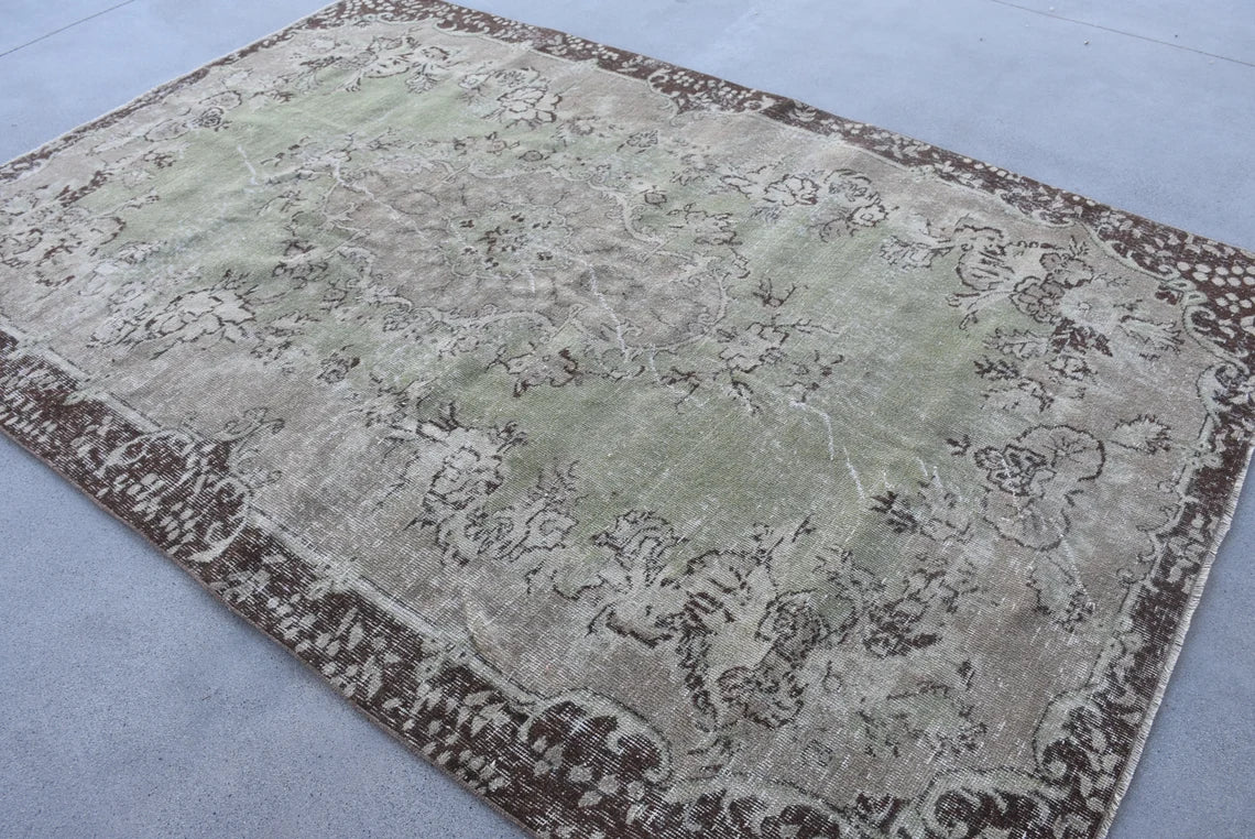 XL Vintage Turkish Accent Area Rug 6.1 x 9.1 ft