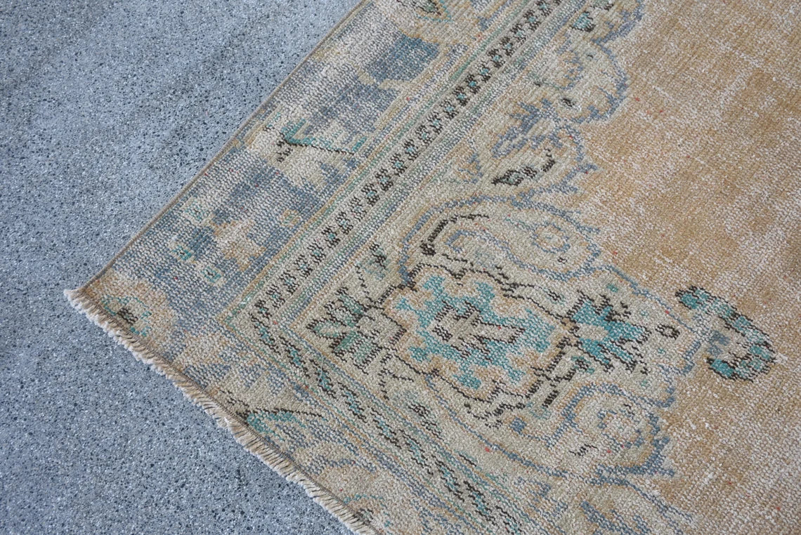 XL Vintage Turkish Accent Area Rug 5.3 x 8.5 ft