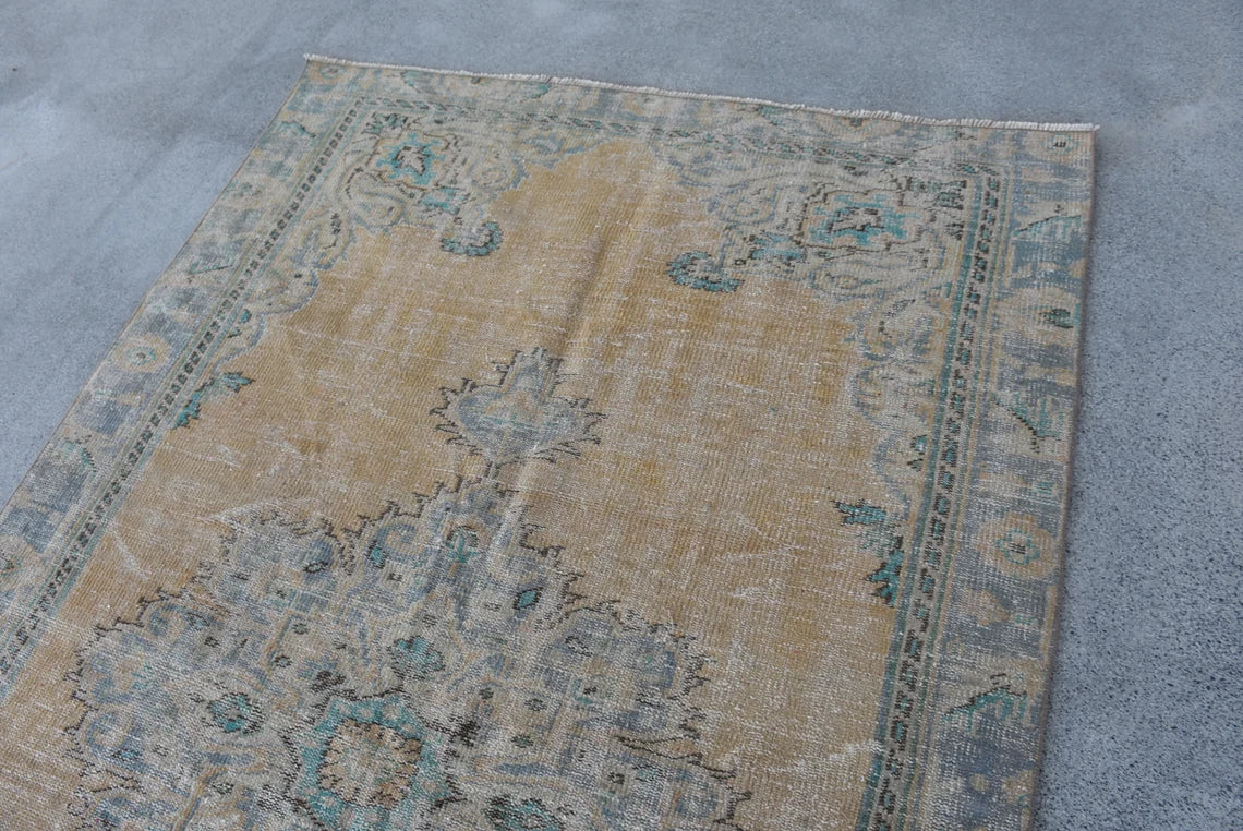 XL Vintage Turkish Accent Area Rug 5.3 x 8.5 ft