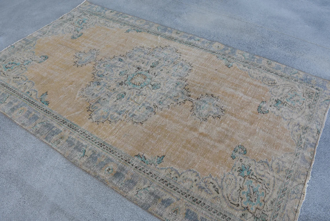XL Vintage Turkish Accent Area Rug 5.3 x 8.5 ft