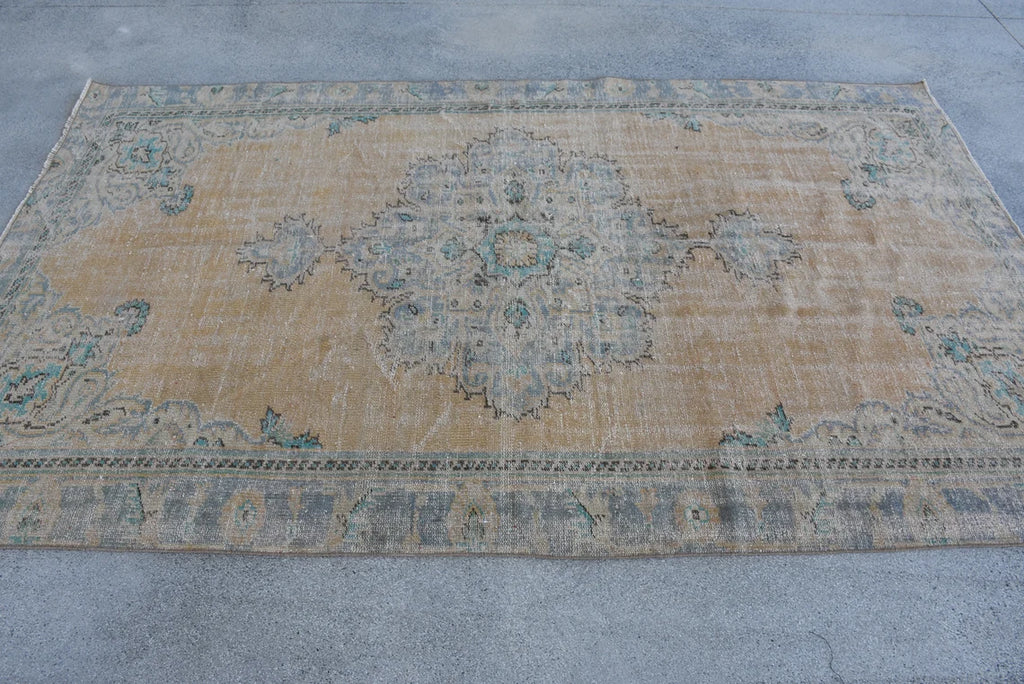 XL Vintage Turkish Accent Area Rug 5.3 x 8.5 ft