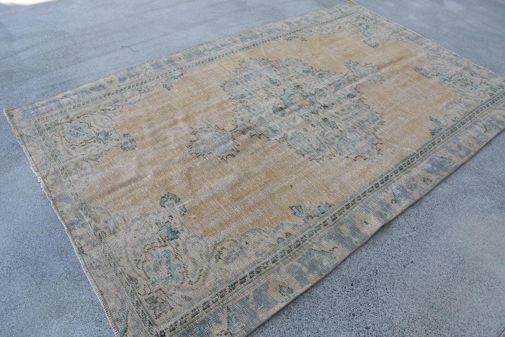 XL Vintage Turkish Accent Area Rug 5.3 x 8.5 ft