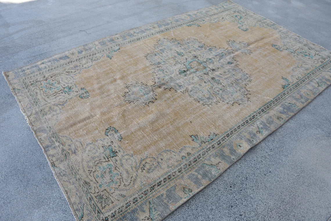 XL Vintage Turkish Accent Area Rug 5.3 x 8.5 ft