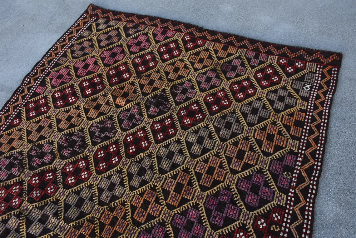 XL Vintage Turkish Accent Area Rug 5.3 x 8.5 ft