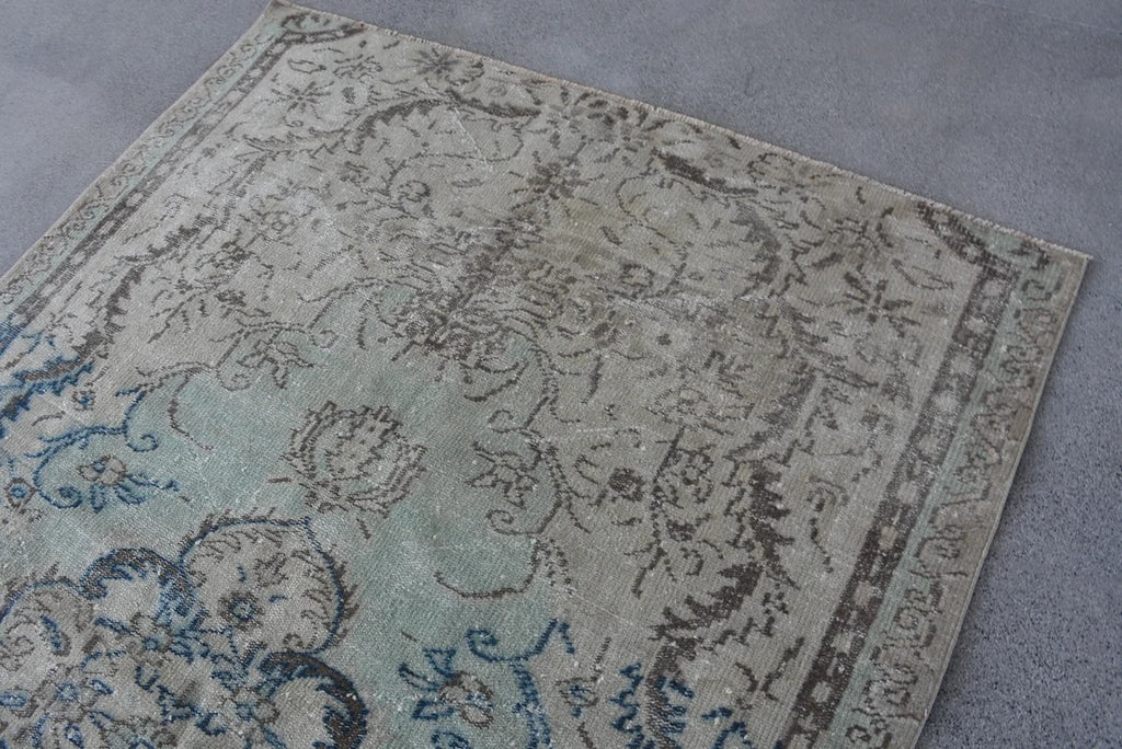 XL Vintage Turkish Accent Area Rug 5.8 x 8.4 ft