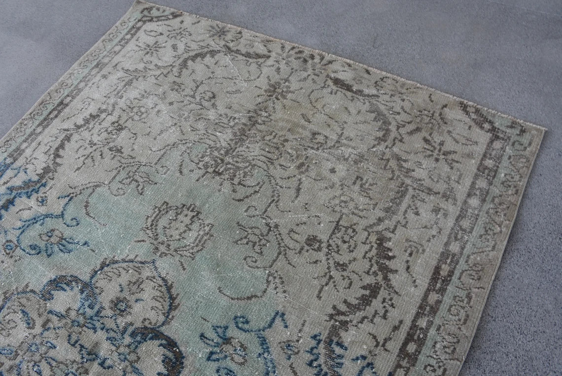XL Vintage Turkish Accent Area Rug 5.8 x 8.4 ft