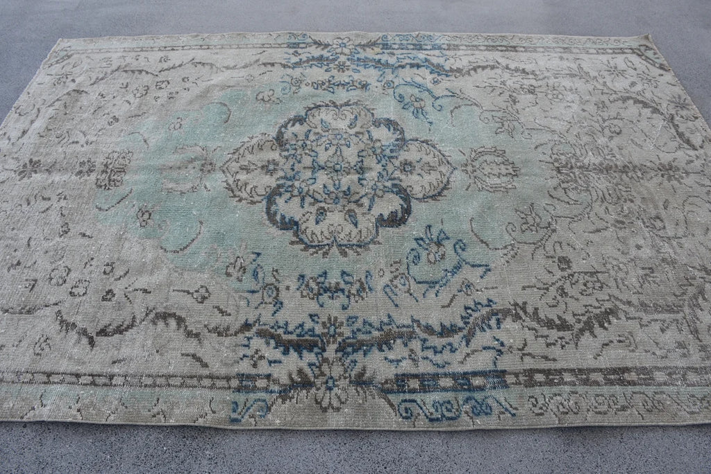 XL Vintage Turkish Accent Area Rug 5.8 x 8.4 ft