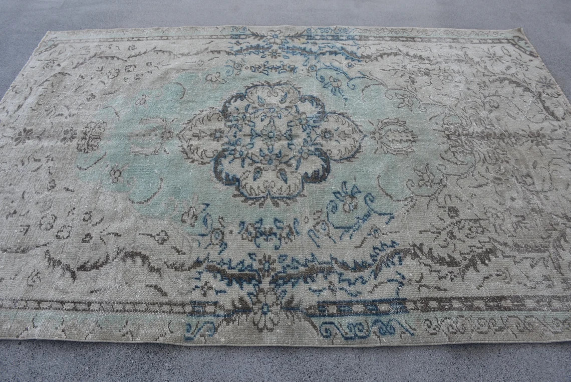 XL Vintage Turkish Accent Area Rug 5.8 x 8.4 ft