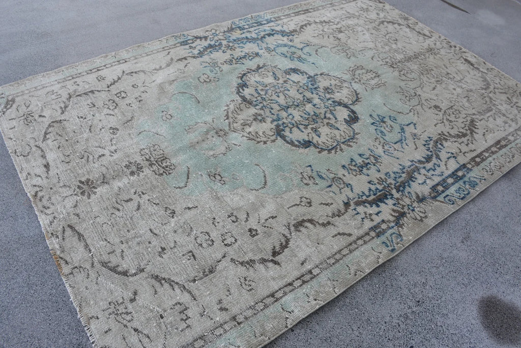 XL Vintage Turkish Accent Area Rug 5.8 x 8.4 ft