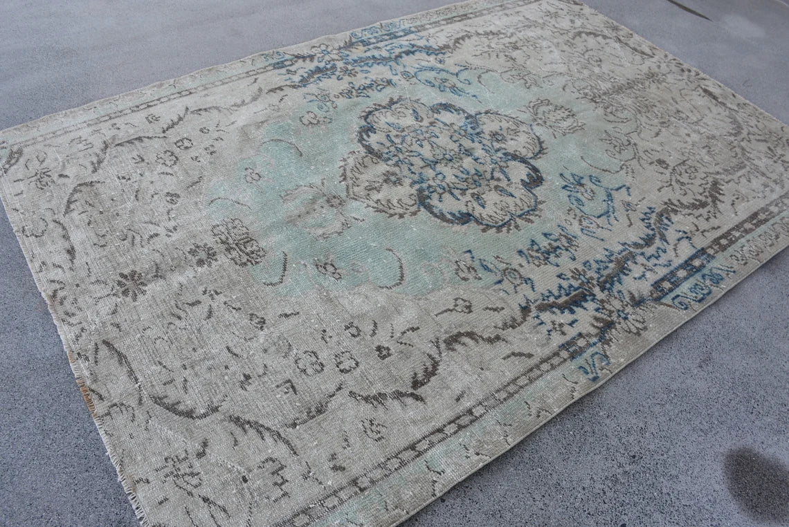 XL Vintage Turkish Accent Area Rug 5.8 x 8.4 ft