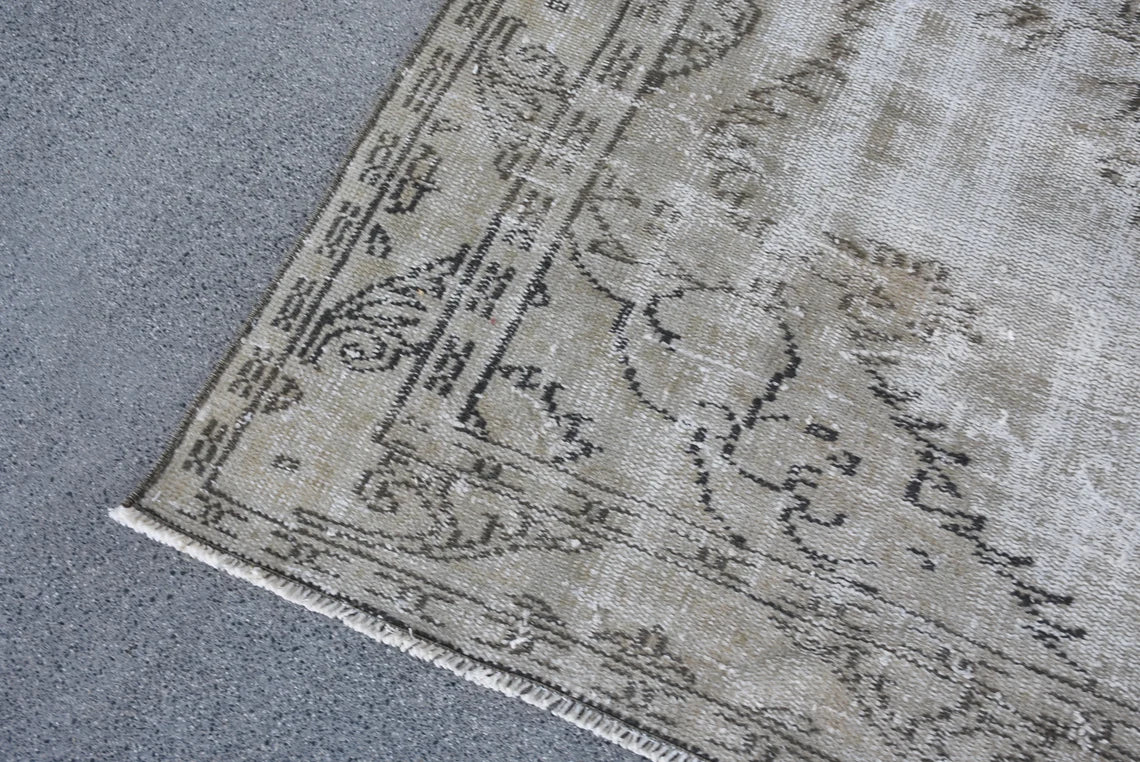 XL Vintage Turkish Accent Area Rug 5.5 x 8.6 ft