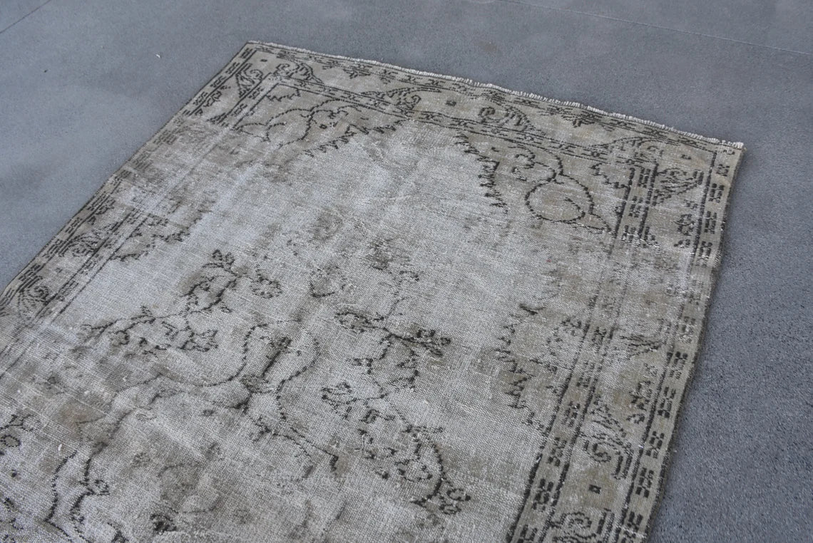 XL Vintage Turkish Accent Area Rug 5.5 x 8.6 ft